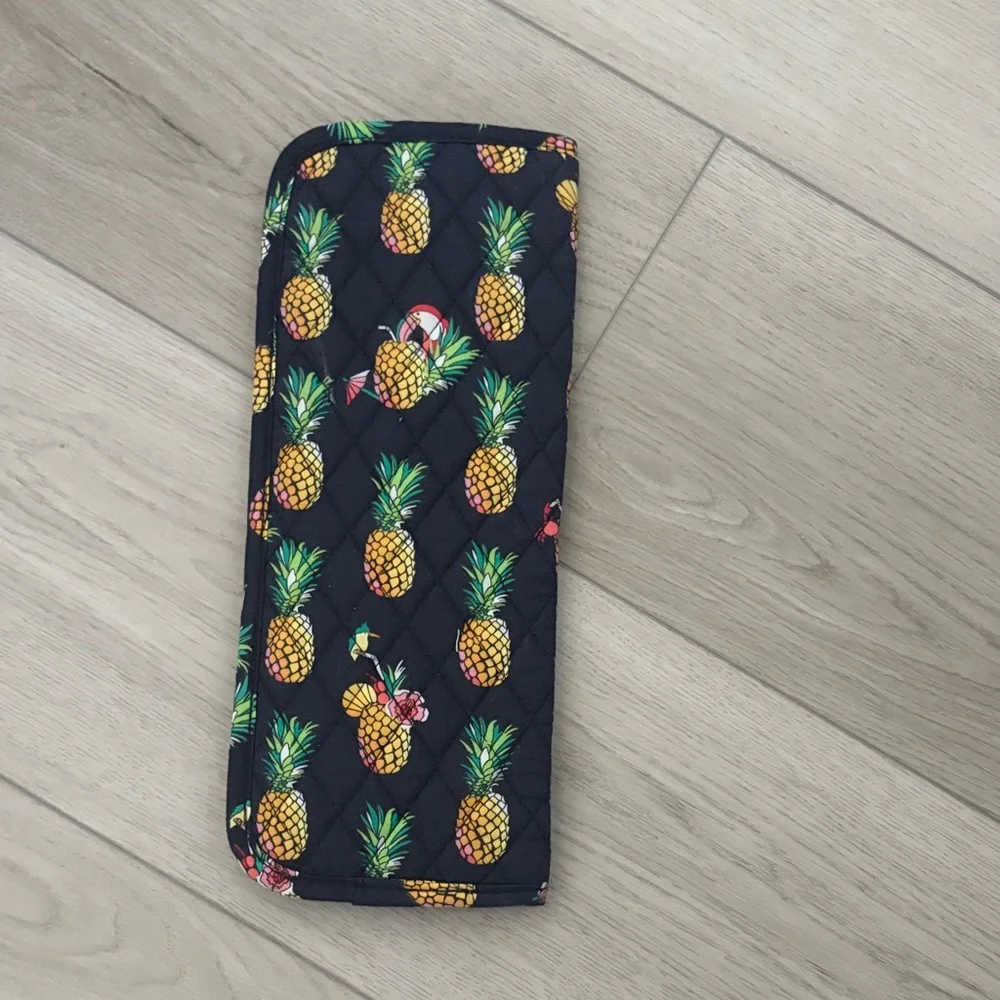 Vera Bradley Toucan Party Pineapple quilted bag set. Plus 4 other travel items - Picture 6 of 16